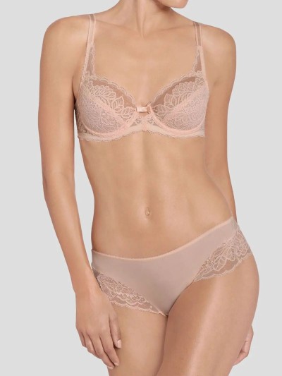 FIGI TRIUMPH AMOURETTE SPOTLIGHT