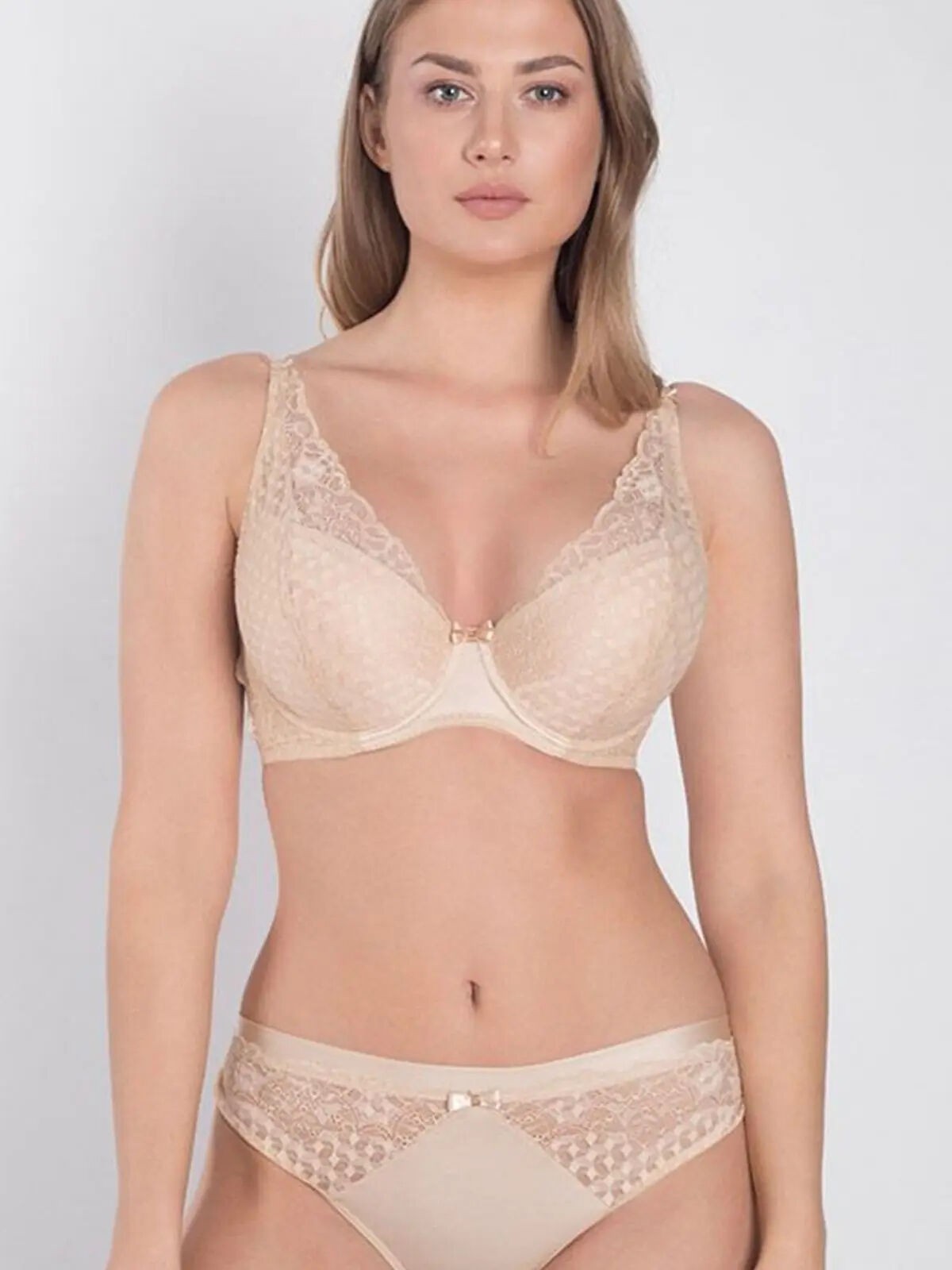 BIUSTONOSZ SAMANTA ROSALIA A475