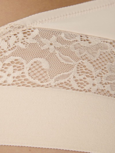 FIGI TRIUMPH VIVID SPOTLIGHT BRAZILIAN