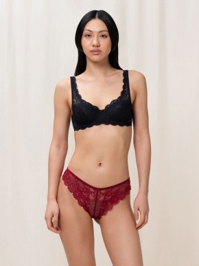 TRIUMPH TEMPTING LACE BRAZILIAN BRIEFS