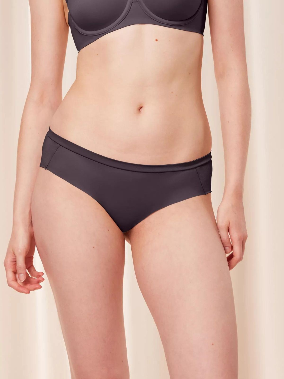 FIGI TRIUMPH BODY MAKE-UP SOFT TOUCH EX HIPSTER