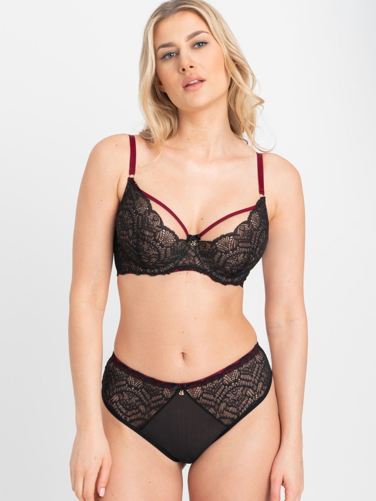 BIUSTONOSZ SAMANTA CHARLOTTE A123