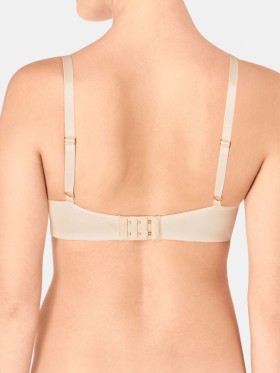 BIUSTONOSZ TRIUMPH BODY MAKE-UP ESSENTIALS WP