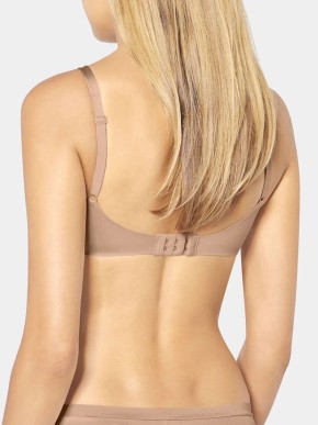 BIUSTONOSZ TRIUMPH BODY MAKE-UP SOFT TOUCH WP EX
