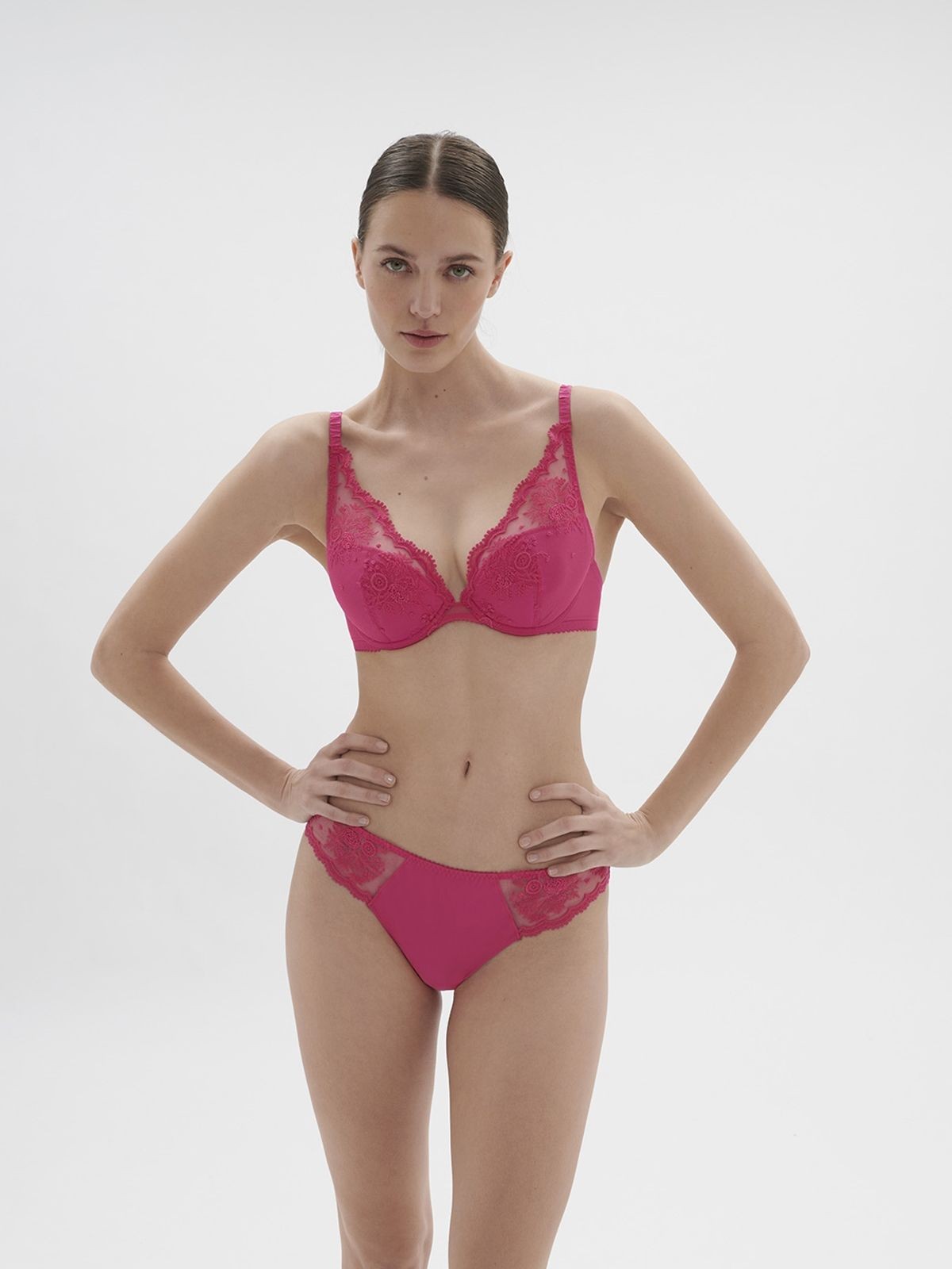 BIUSTONOSZ SIMONE PERELE INTRIGUE 1E2347