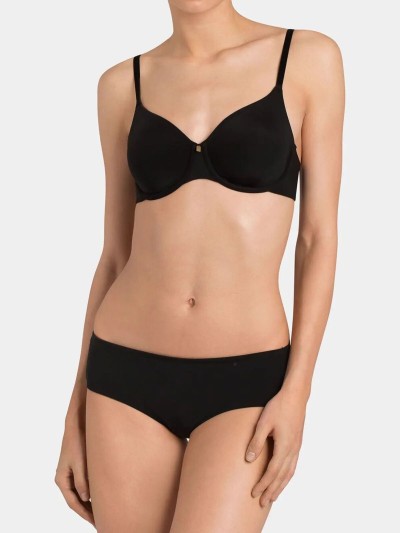 FIGI TRIUMPH BODY MAKE-UP ESSENTIALS
