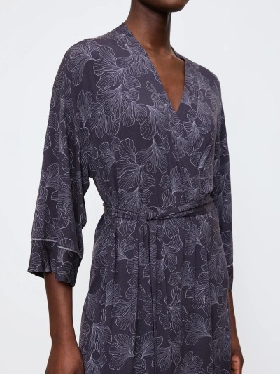 SZLAFROK TRIUMPH AURA SPOTLIGHT ROBE 01