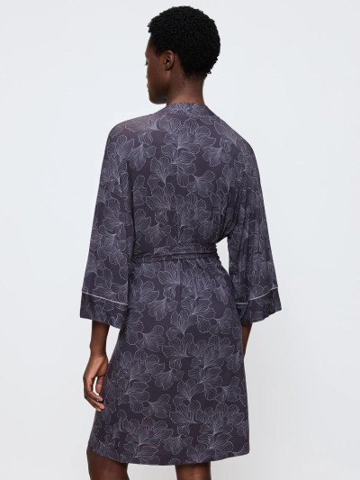 SZLAFROK TRIUMPH AURA SPOTLIGHT ROBE 01