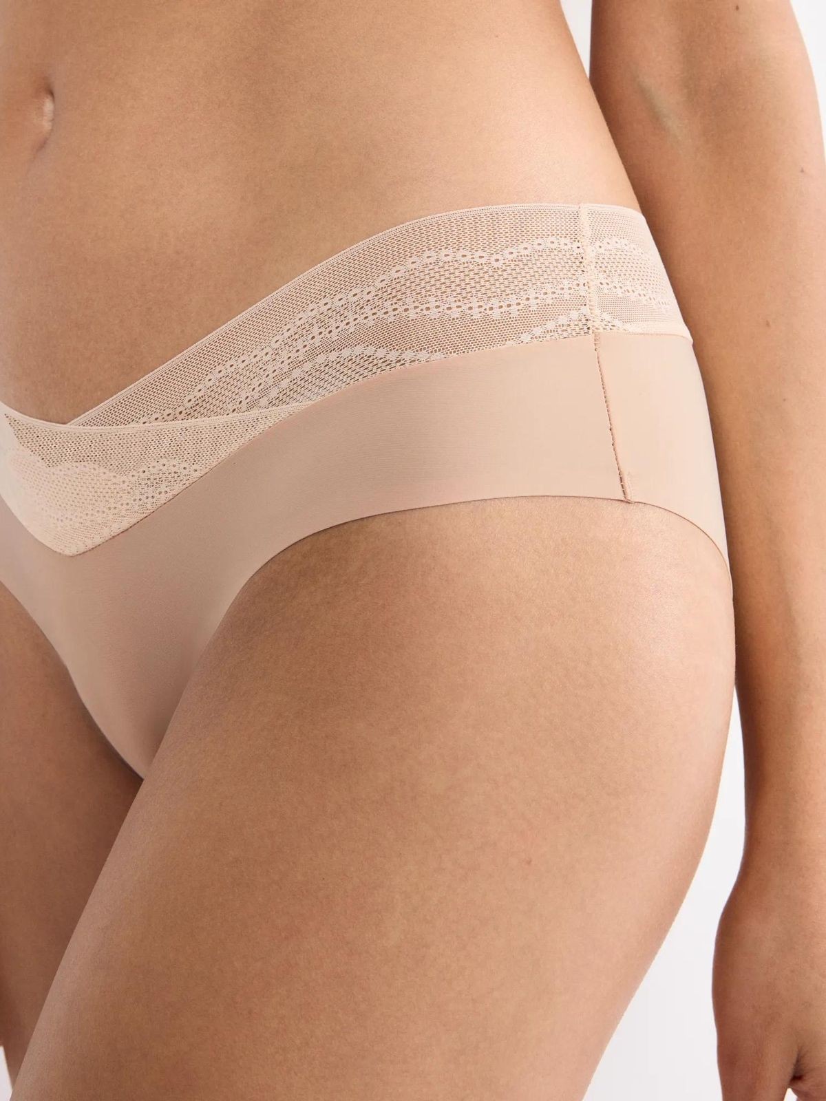 FIGI TRIUMPH BREATHE & LIFT SMATR HIPSTER