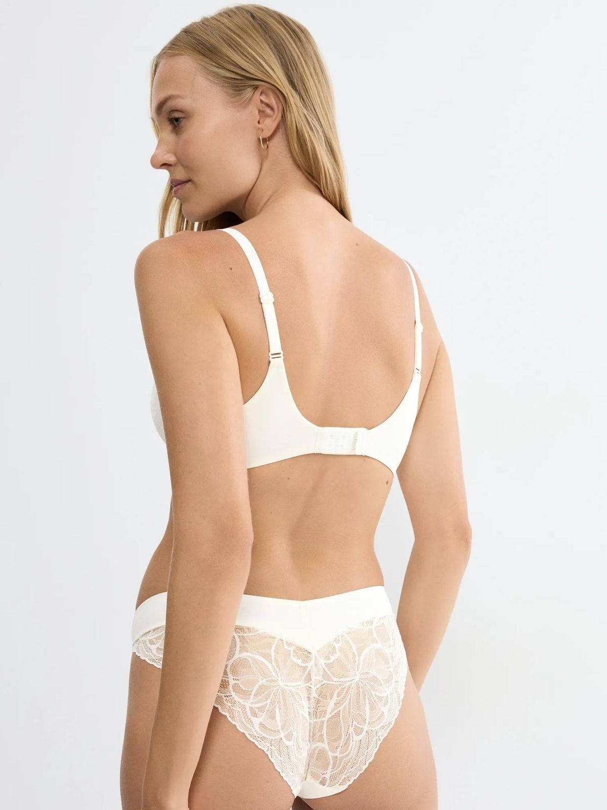 BIUSTONOSZ TRIUMPH BODY MAKE-UP ILLUSION LACE WP