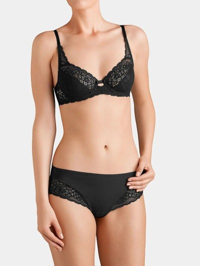 FIGI TRIUMPH AMOURETTE SPOTLIGHT